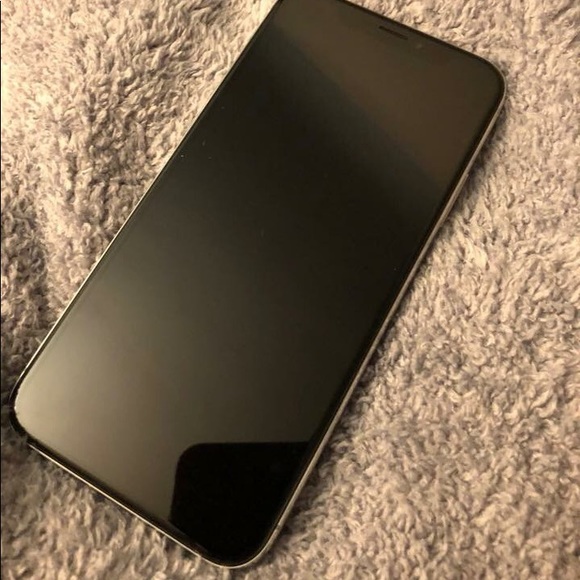 iPhone X - Picture 2 of 4